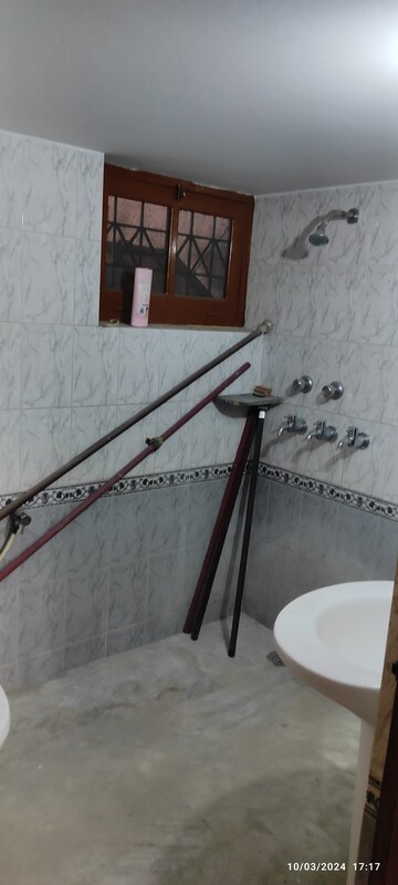 रेसिडेंशियल घर वर्ग फुट फॉर रेंट इन मोहित नगर देहरादून  7664552