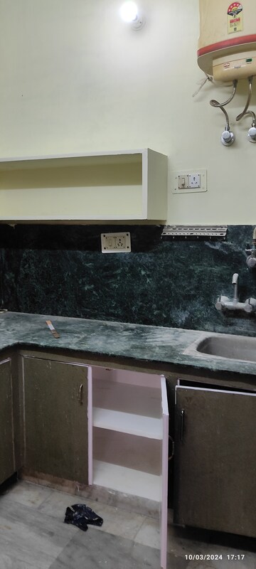 रेसिडेंशियल घर वर्ग फुट फॉर रेंट इन मोहित नगर देहरादून  7664552