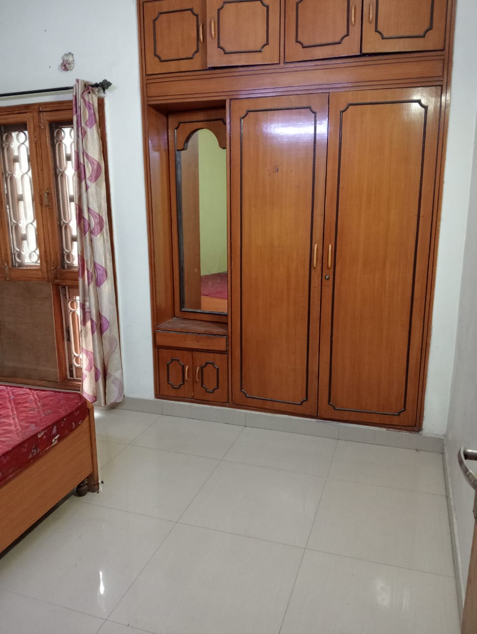 Rental 2.5 Bedroom 900 Sq.Ft. Apartment in RWA Flats New Ashok Nagar