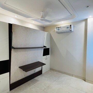 Room in 4 BHK Builder Floor at Anant Raj Estate The Villas, Sector 60 – for Sale