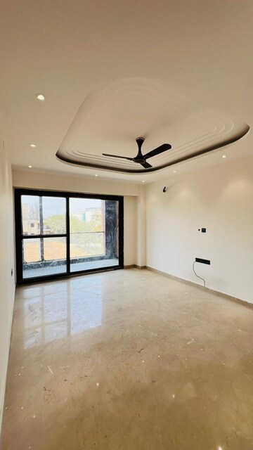 Room in 4 BHK Builder Floor at Anant Raj Estate The Villas, Sector 60 – for Sale