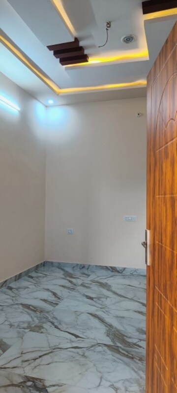 Room in 2 BHK Independent House at Deva Road – for Sale
