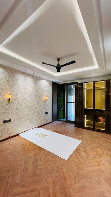 Bedroom in 4 BHK Builder Floor at SS Southend Floors, South City 2 – for Sale