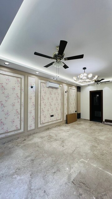 Bedroom in 4 BHK Builder Floor at SS Southend Floors, South City 2 – for Sale