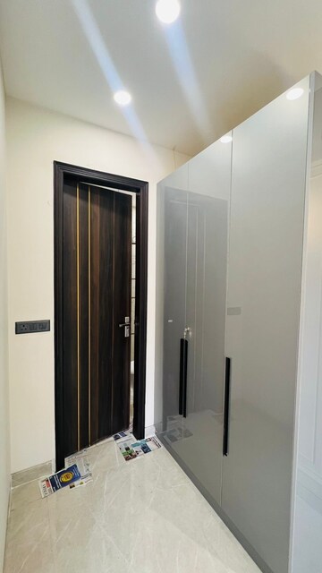 Building Lobby in 3 BHK Builder Floor at Signature Global Prime, Sector 63a – for Sale