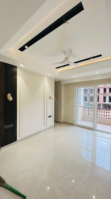 Building Lobby in 3 BHK Builder Floor at Signature Global Prime, Sector 63a – for Sale