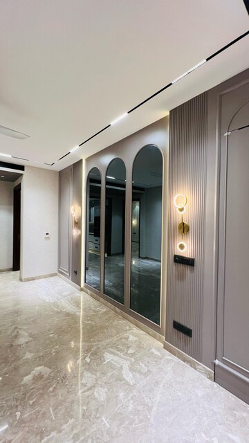 Building Lobby in 4 BHK Builder Floor at Ansal Sushant Lok I, Sector 43 – for Sale