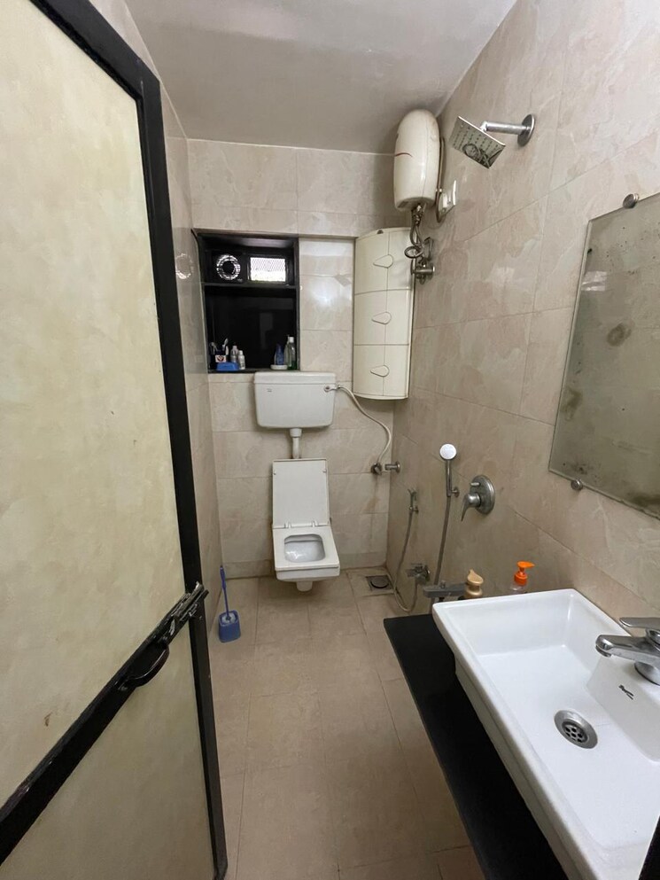 Bathroom, d1-d2-lokupwan-phase-ii-chs-ltd 2 Bedroom 950 Sq.Ft. Apartment In Kapur Bawdi Thane 7665224