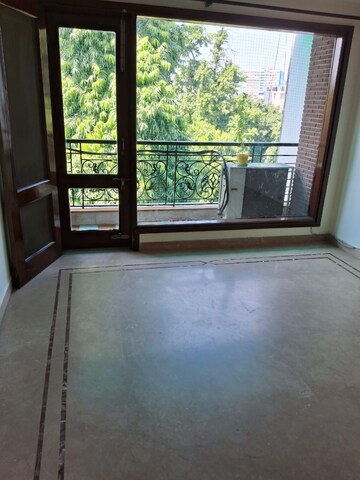Room in 3 BHK Apartment at Tata Primanti-Tower Residences, Sector 72 – for Sale