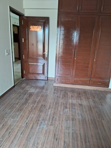 Room in 3 BHK Apartment at Tata Primanti-Tower Residences, Sector 72 – for Sale