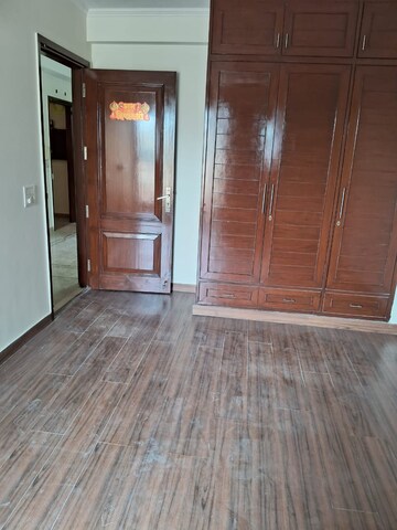 Room in 3 BHK Apartment at Tata Primanti-Tower Residences, Sector 72 – for Sale