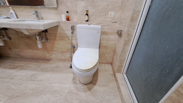 Bathroom, hiranandani-meadows 4 Bedroom 2400 Sq.Ft. Apartment In Manpada Thane 7665315