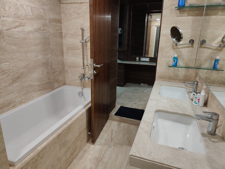 Bathroom, hiranandani-meadows 4 Bedroom 2400 Sq.Ft. Apartment In Manpada Thane 7665315