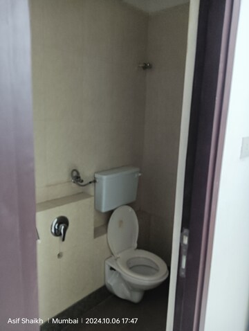 Bathroom in 3.5 BHK Apartment at Kalpataru Radiance, Goregaon West – for Sale