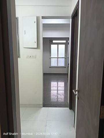 Building Lobby in 3.5 BHK Apartment at Kalpataru Radiance, Goregaon West – for Sale
