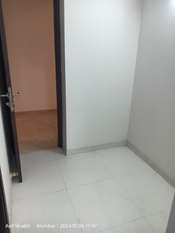 Room in 3.5 BHK Apartment at Kalpataru Radiance, Goregaon West – for Sale