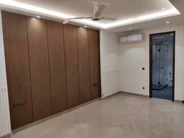 Room in 4 BHK Builder Floor at DLF Atria, Dlf Phase ii – for Sale