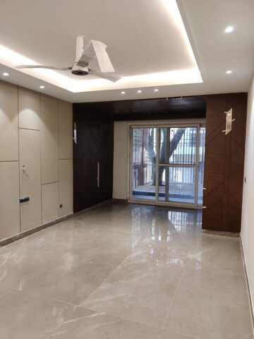 Room in 4 BHK Builder Floor at DLF Atria, Dlf Phase ii – for Sale