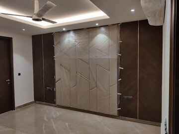 Room in 4 BHK Builder Floor at DLF Atria, Dlf Phase ii – for Sale