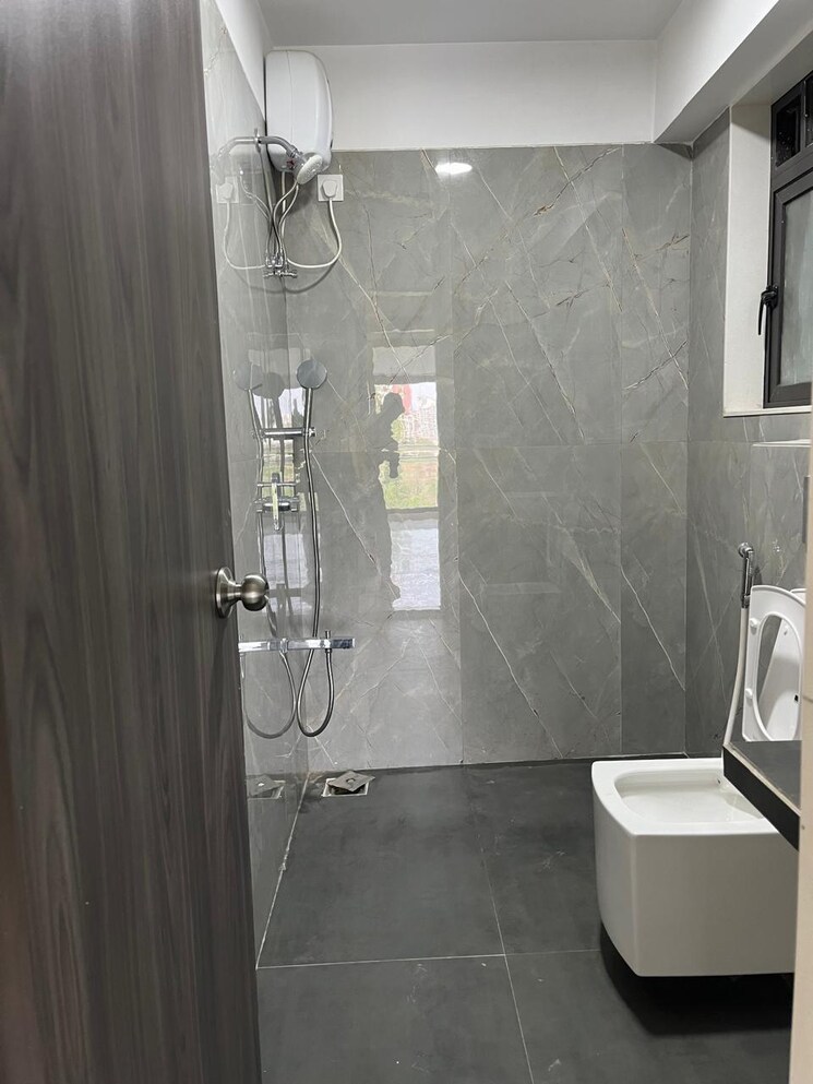 Bathroom, dlh-legacy 3 Bedroom 1280 Sq.Ft. Apartment In Juhu Mumbai 7666119