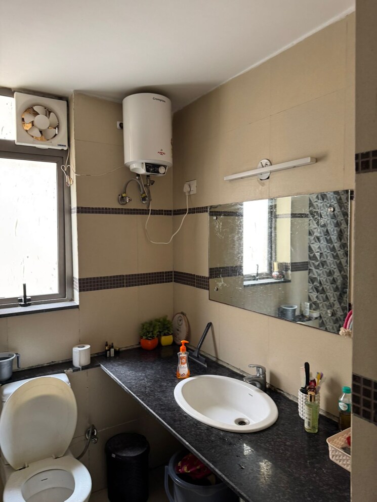 Master Bedroom, unitech-south-city-1 5 Bedroom 4200 Sq.Ft. Independent House In Sector 41 Gurgaon 7666180