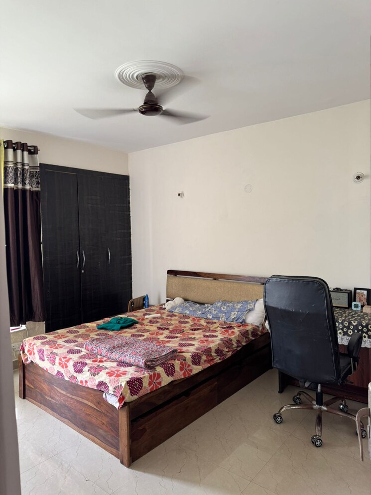 Bedroom, unitech-south-city-1 5 Bedroom 4200 Sq.Ft. Independent House In Sector 41 Gurgaon 7666180
