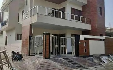 3.5 BHK Villa For Sale in Adugodi
