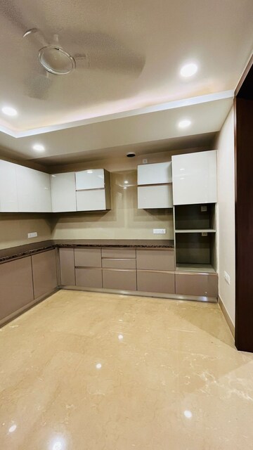 Kitchen in 4 BHK Builder Floor at DLF Atria, Dlf Phase ii – for Sale