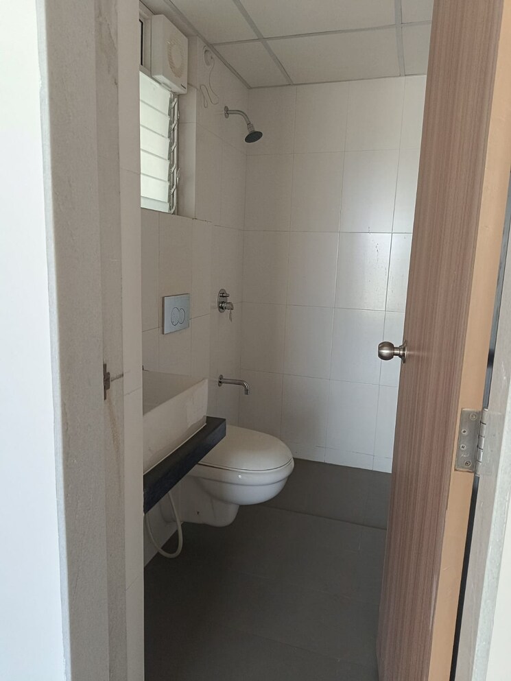 Bathroom, shree-savali 1 Bedroom 420 Sq.Ft. Apartment In Mogharpada Thane 7666909