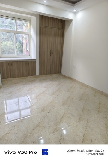 Room in 3 BHK Apartment at Vasundhara Enclave – for Sale