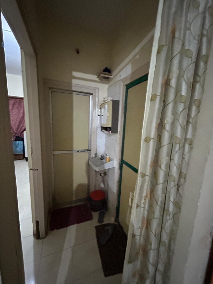 Bathroom, prathmesh-park 1 Bedroom 450 Sq.Ft. Apartment In Andheri West Mumbai 7667030