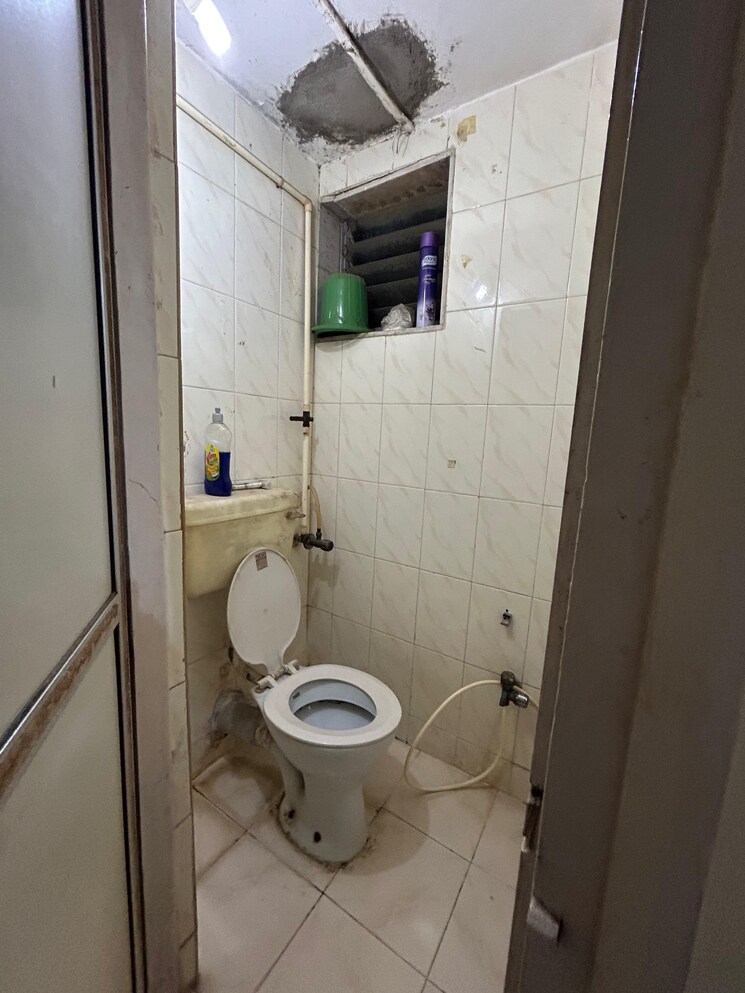 Bathroom, prathmesh-park 1 Bedroom 450 Sq.Ft. Apartment In Andheri West Mumbai 7667030