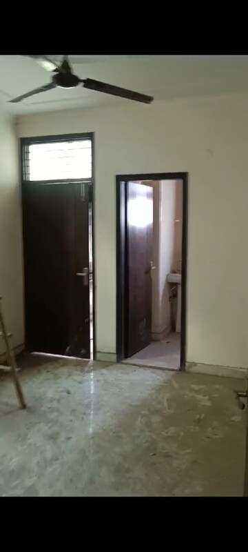 Room in 3 BHK Independent House at Chattarpur – for Sale