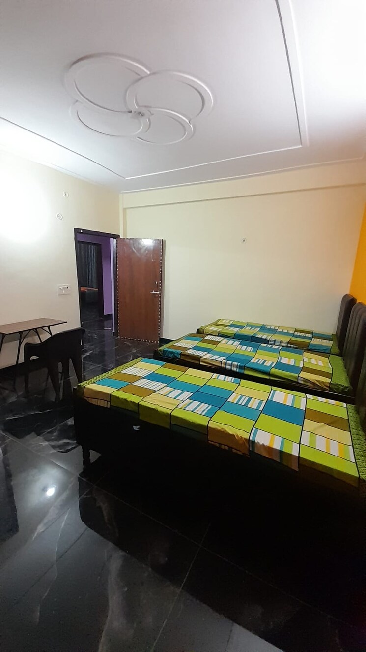 Room, sector 71 Pg For Girls In Sector 71 7667160