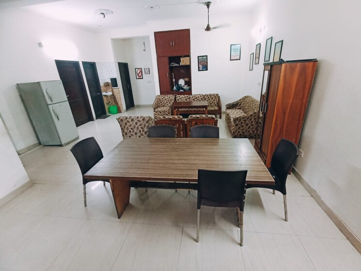 Room, sector 71 Pg For Girls In Sector 71 7667167