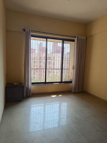 Room in 1 BHK Apartment at Ideal Pristine Tower, Kasarvadavali – for Sale