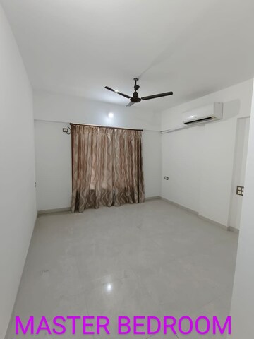 Room in 2 BHK Apartment at Platinum Prive, Andheri West – for Sale