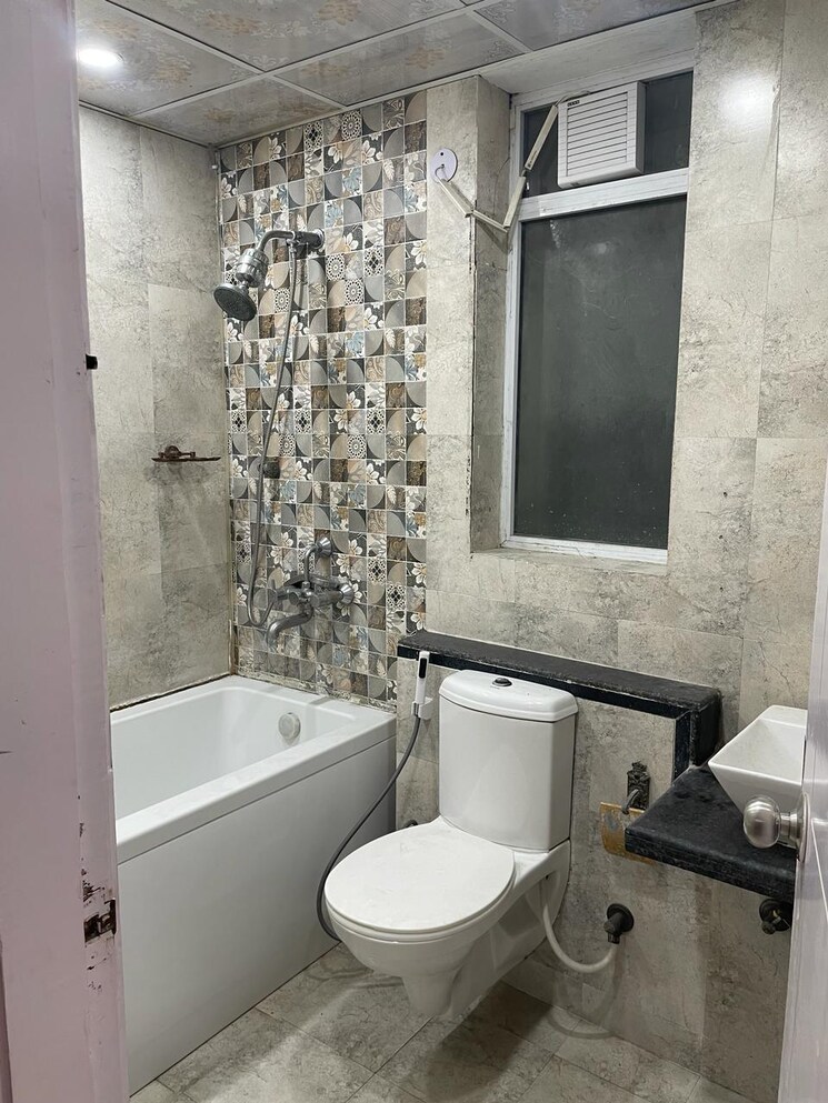 Nearby, mahagun-mirabella 2.5 Bedroom 1380 Sq.Ft. Apartment In Sector 79 Noida 7667620