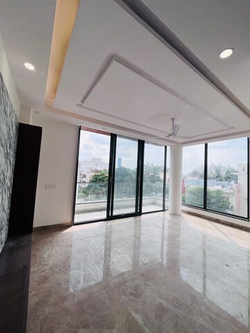 Living Room in 3.5 BHK Builder Floor at SS Mayfield Gardens, Sector 51 – for Sale