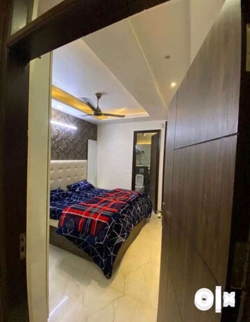 रेसिडेंशियल बिल्डर फ्लोर वर्ग यार्ड फॉर रेंट इन नवादा दिल्ली  7668086