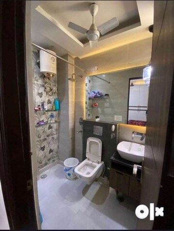 रेसिडेंशियल बिल्डर फ्लोर वर्ग यार्ड फॉर रेंट इन नवादा दिल्ली  7668086