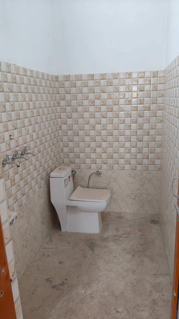 Bathroom, baltana 1.5 Bedroom 50 Sq.Yd. Independent House In Baltana Zirakpur 7668575