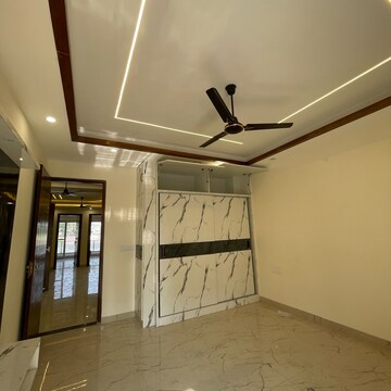 Room in 4 BHK Builder Floor at Gms Road – for Sale