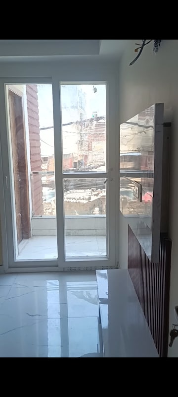 Room in 2 BHK Independent House at Chattarpur – for Sale