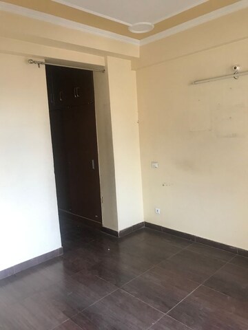 Room in 3.5 BHK Apartment at Gaur City 2 - 16th Avenue, Sector 16c Greater Noida – for Sale