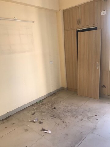 Room in 3.5 BHK Apartment at Gaur City 2 - 16th Avenue, Sector 16c Greater Noida – for Sale