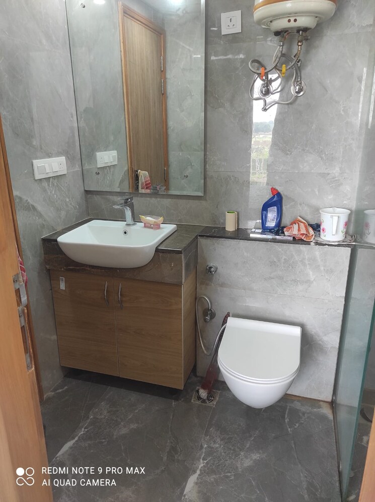Bathroom, unitech-south-city-1 3.5 Bedroom 2200 Sq.Ft. Builder Floor In Sector 41 Gurgaon 7669019