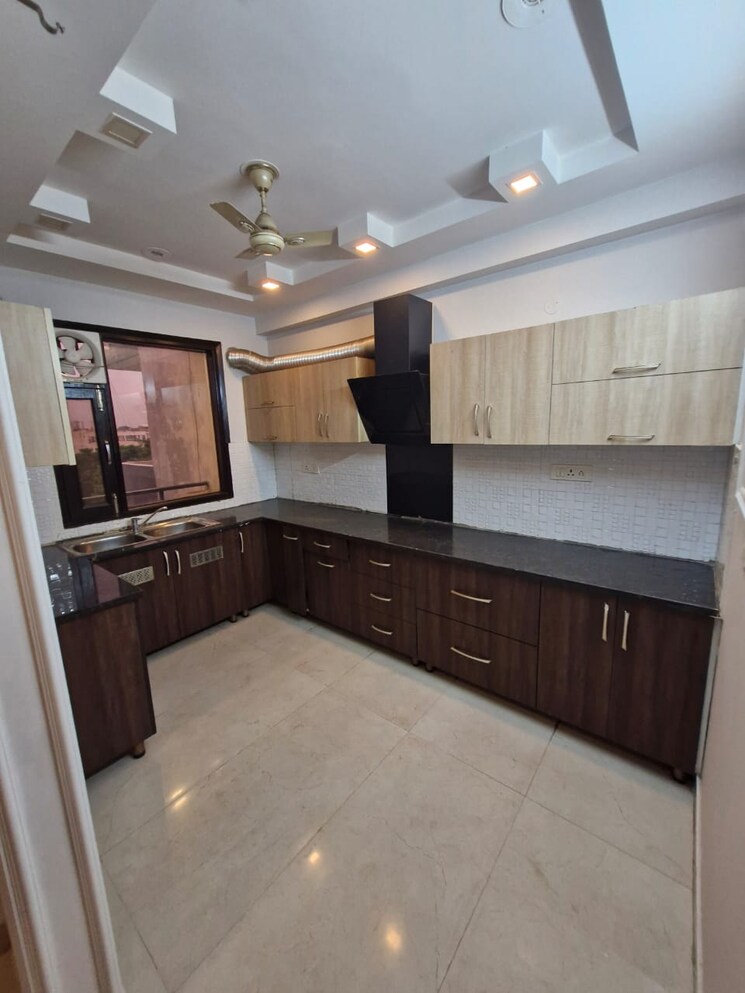 Kitchen, unitech-south-city-1 3.5 Bedroom 2200 Sq.Ft. Builder Floor In Sector 41 Gurgaon 7669019