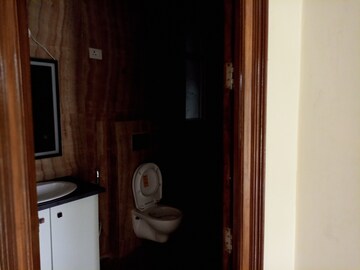 Bathroom in 5 BHK Independent House at Antriksh The Golf Address, Sector 150 – for Sale