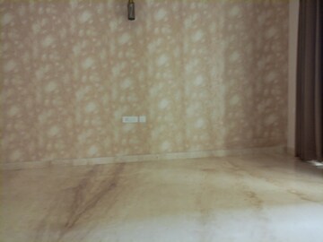 Room in 5 BHK Independent House at Antriksh The Golf Address, Sector 150 – for Sale